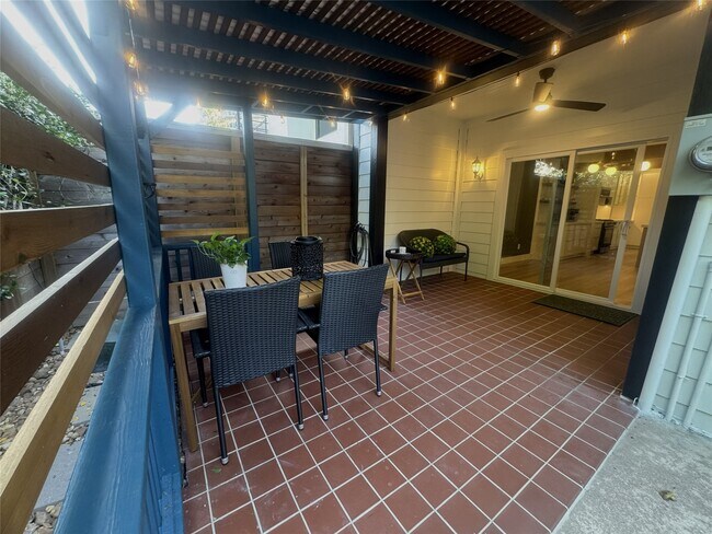 Foto del edificio - 516 S Post Oak Ln