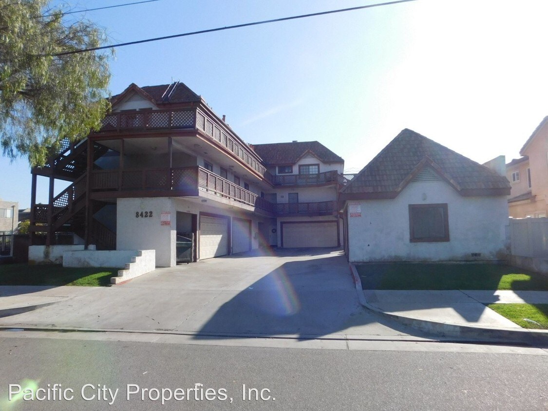 Primary Photo - 8422 Whitaker St