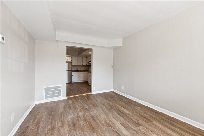 Foto del edificio - 1128 W Diversey Pkwy