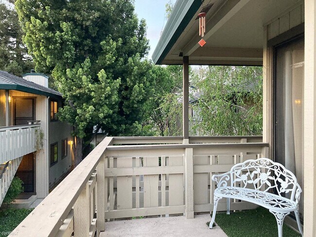 Building Photo - 2 br, 2 bath Condo - 1469 Alma Loop