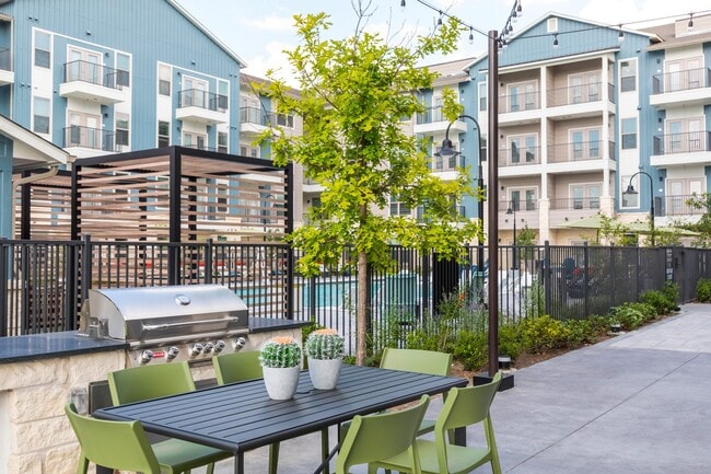 Building Photo - 1900 Parmer Apartments