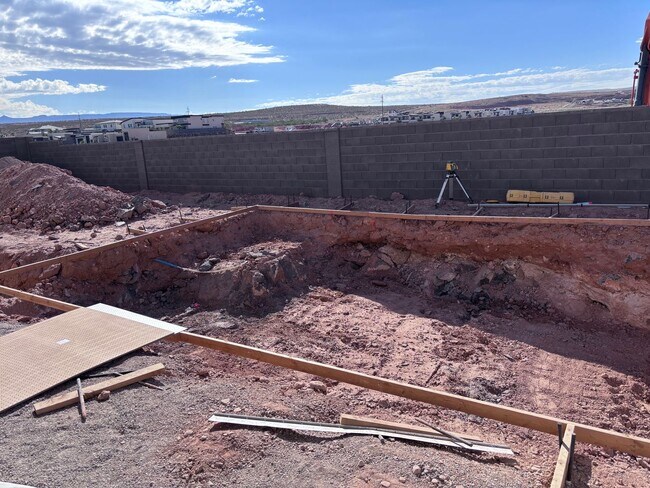 Building Photo - Luxury Living Near Sand Hollow – Spacious Home with RV Garage & Pool!