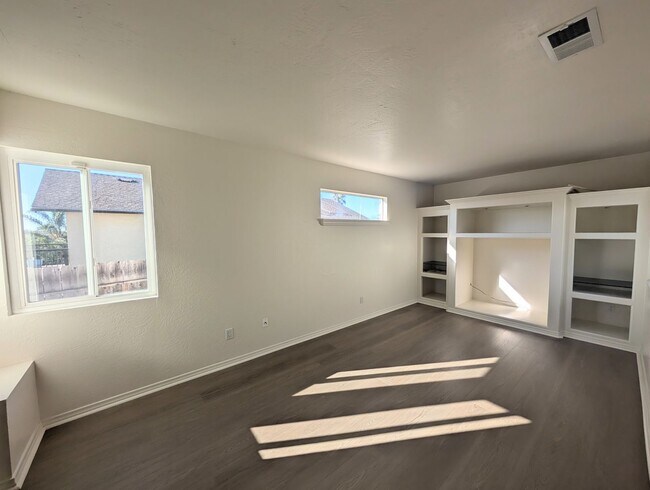 Foto del edificio - Private 2 Bedroom Plus Home in Vista!