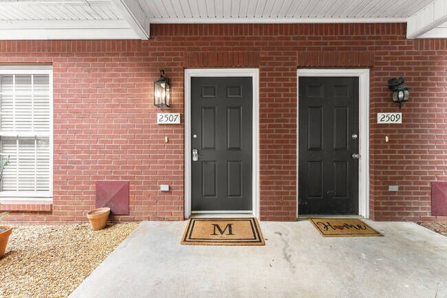 Foto del edificio - Charming, Step-Less 2 bedroom home with Private Patio Near Lake Lanier