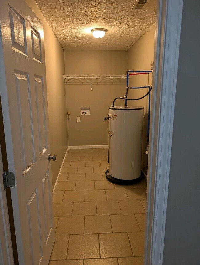 Foto del edificio - Now accepting application for 3 bedroom 2 bath brick home in White Pine, TN