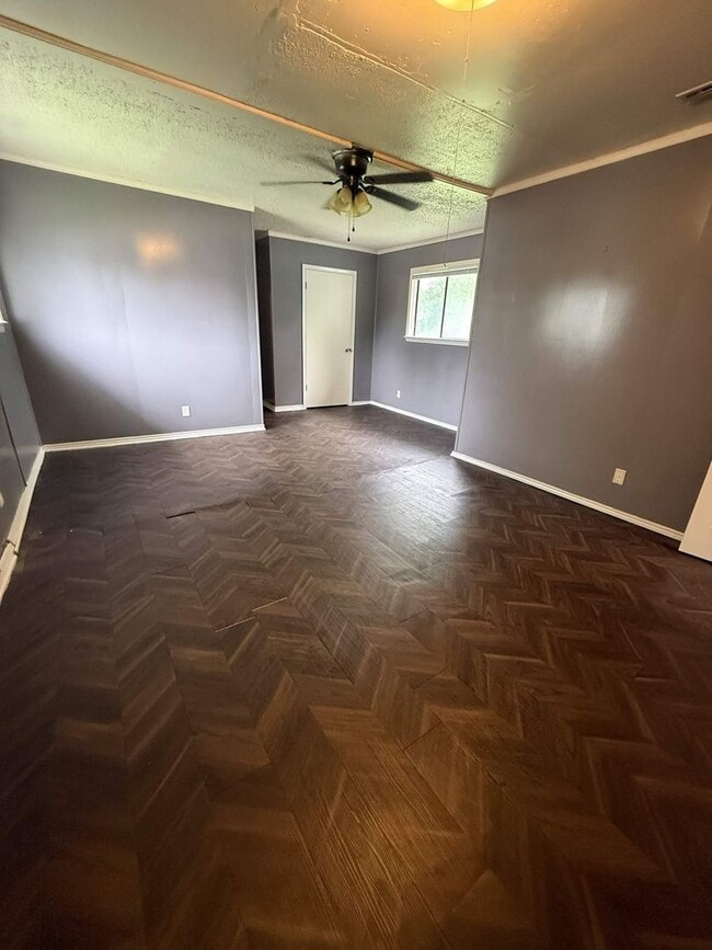 Building Photo - Conveniently Located Haven Near Austin Hotspots