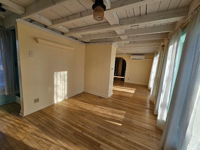 Building Photo - 11 Knott St