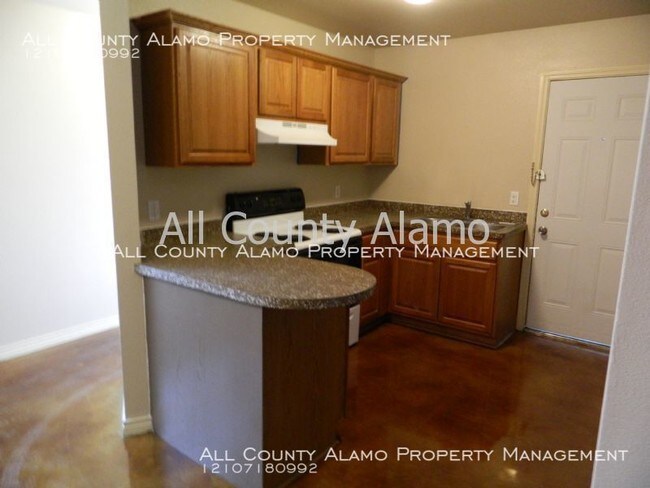 Foto del edificio - 3 bed 1 bath duplex