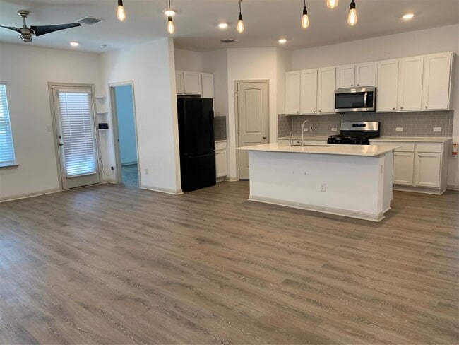 Building Photo - 235 Sweetwater Crk Ln