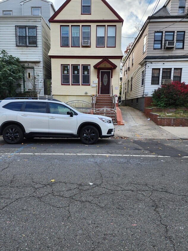 142 Warner Ave, Jersey City, NJ 07305 House Rental in Jersey City, NJ
