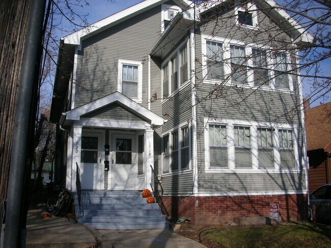 Foto del edificio - 1718 Van Hise Ave