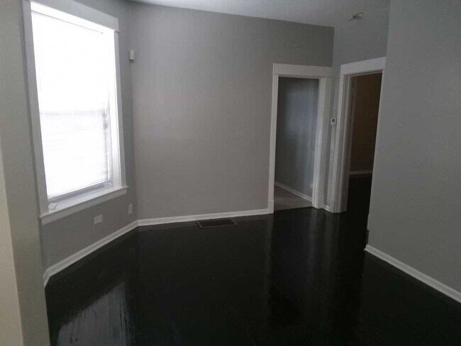 Foto del edificio - 1518 E 75th St