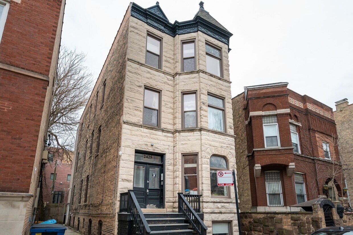 Foto principal - 2425 N Geneva Terrace