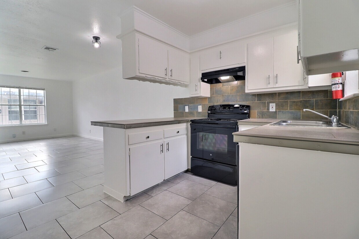 Foto principal - 6120 S Madison Pl
