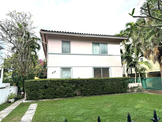 Foto del edificio - 433 Santander Ave