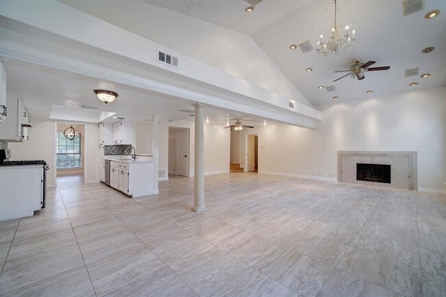 Building Photo - 10509 Doering Ln