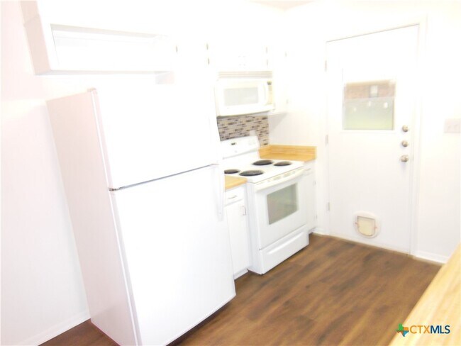 Foto del edificio - 1022 Clover Cir