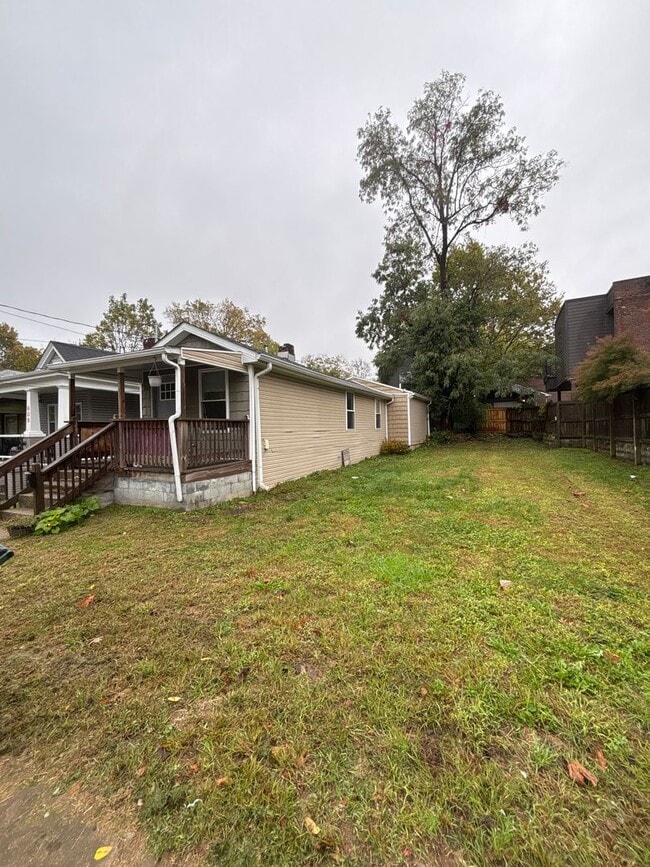 Building Photo - 606 N Upper St