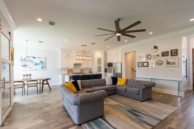Foto del edificio - Waterfront Dream in Island Park | 4BR Retreat with Fire Pit, Flex Space & Backyard Oasis