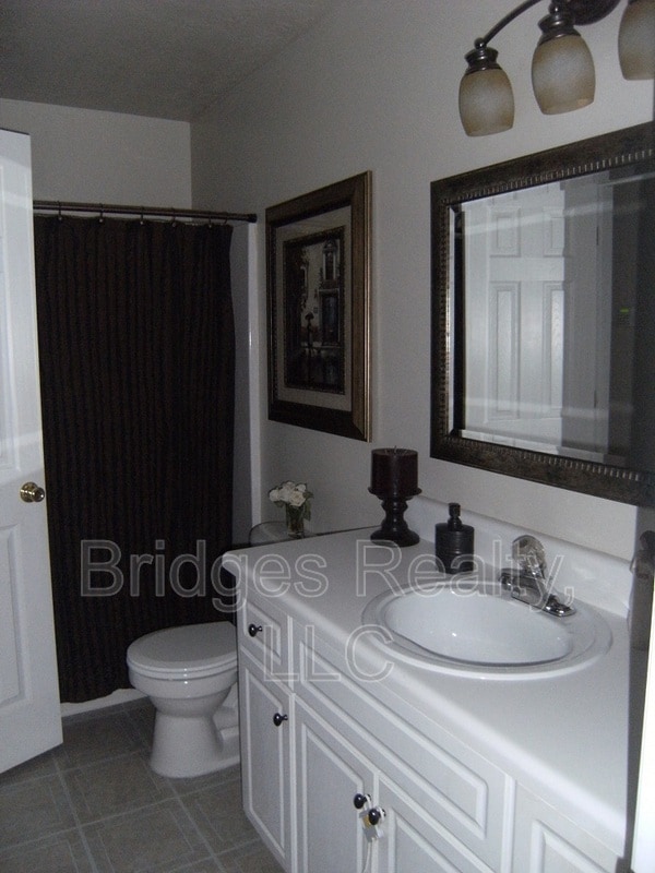 Building Photo - 315 Hazelnut Dr