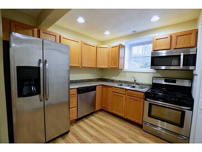 Building Photo - 3 Bedroom 1.5 Bath House for Rent! Legacy ...