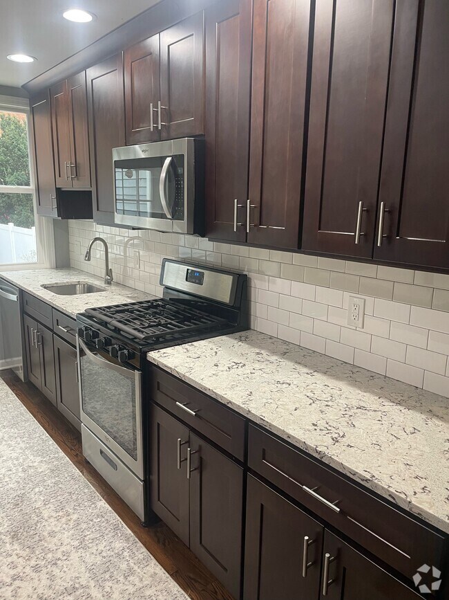 Apartments For Rent in Ironbound NJ with Yard 1 Rentals