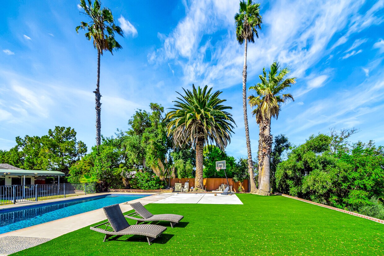 Foto principal - 5852 McDonie Ave