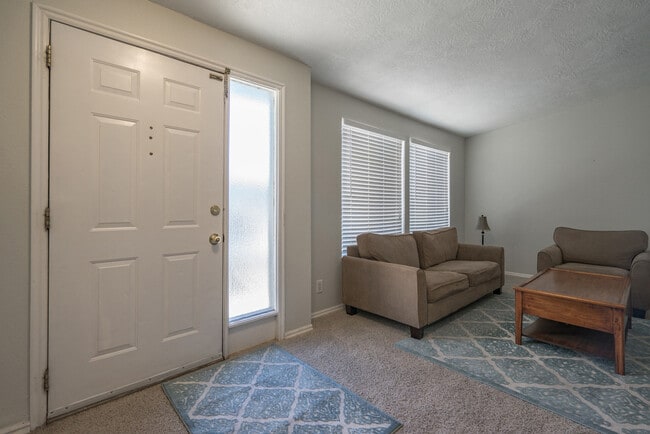 Foto del edificio - 3 Bedroom Home In St. George With Spacious Backyard
