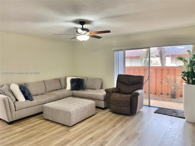 Foto del edificio - 7105 Miami Lakes Dr