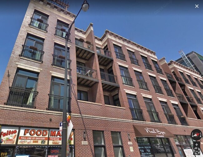 Building Photo - 210 N Halsted St