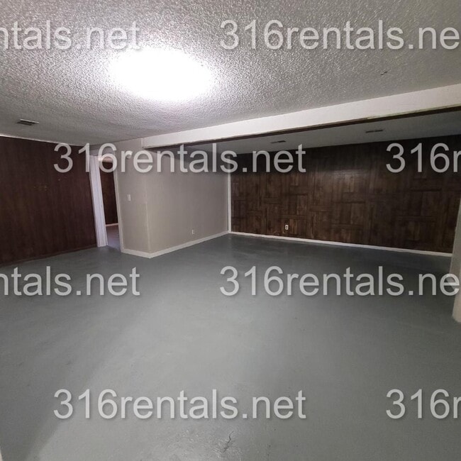 Building Photo - 1201 Hoch