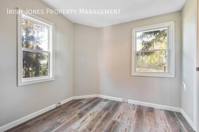 Foto del edificio - 5875 Lakeview Terrace