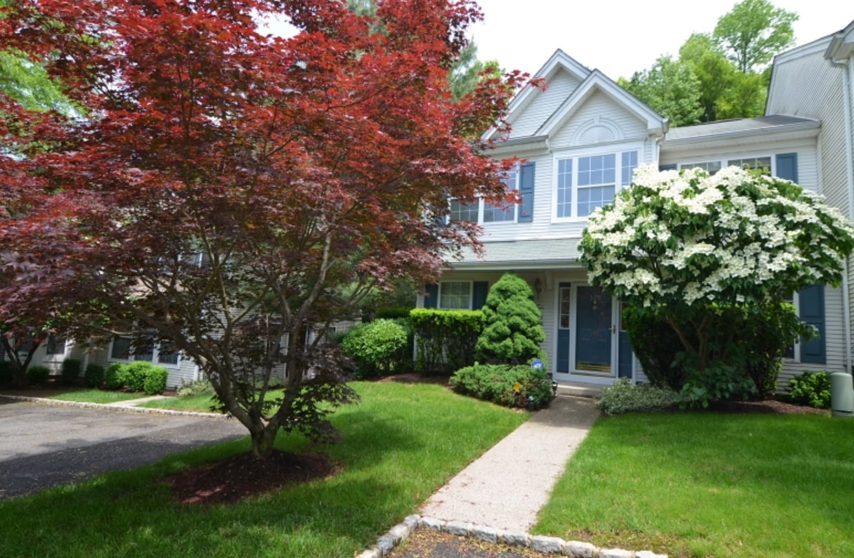 Primary Photo - 328 Enclave Ln