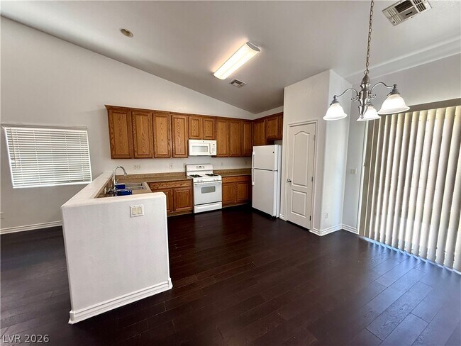 Foto del edificio - 6613 N McCarran St