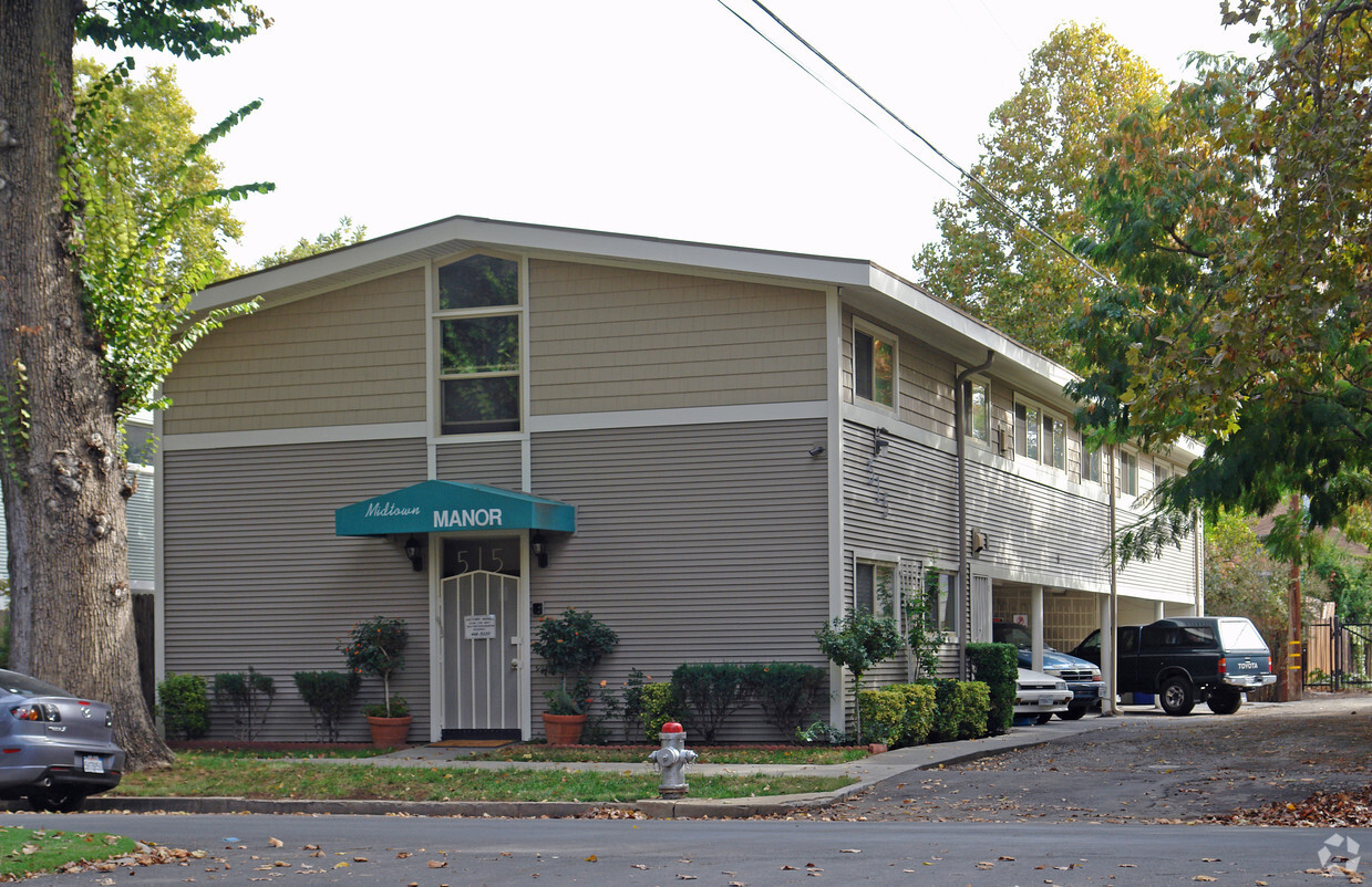 Primary Photo - Midtown Manor Rooming House