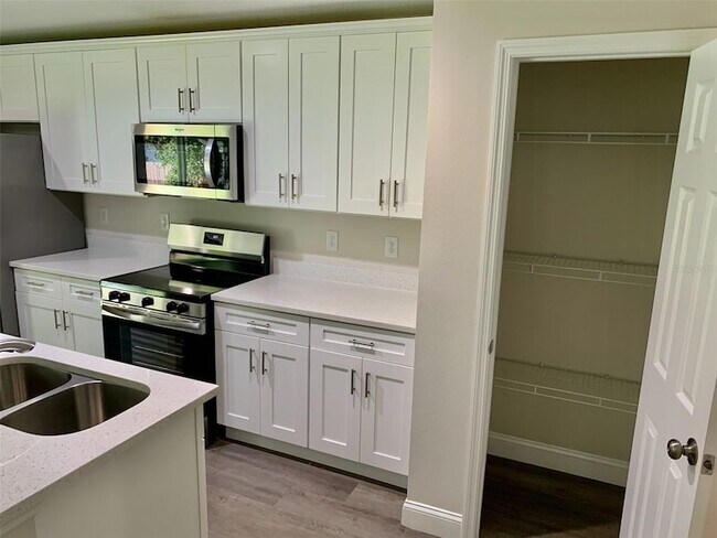 Foto del edificio - 6338 Lenape Ln