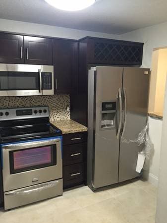 Building Photo - 21900 Lake Forest Cir