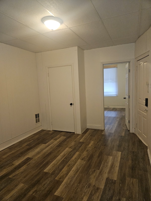 Primary Photo - 1121 W Poplar St