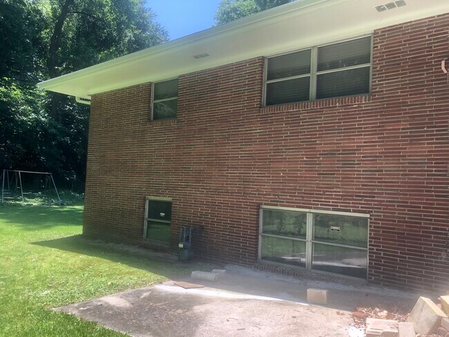 Foto del edificio - 215 W Lake Dr NW