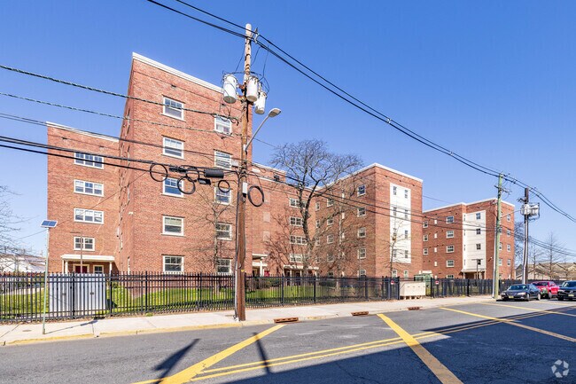 Foto del edificio - Oakwood Plaza Revitalization