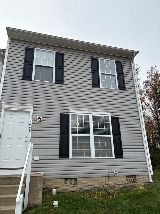 Foto principal - 3 Bedroom Townhouse