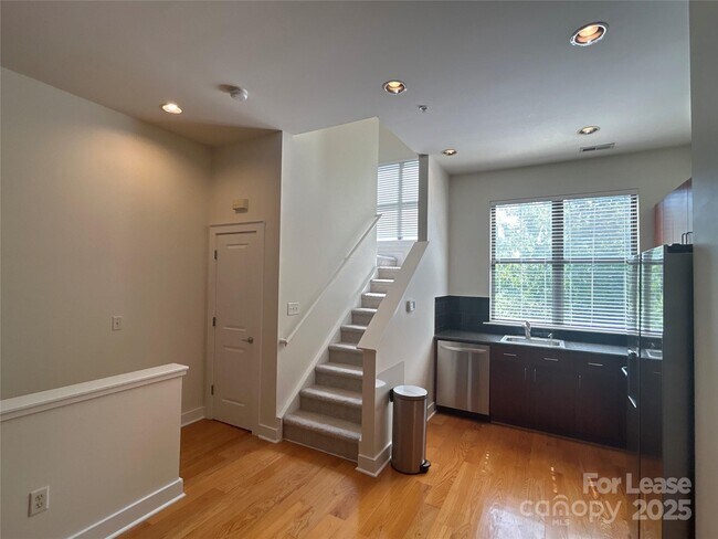 Foto del edificio - 716 N Alexander St
