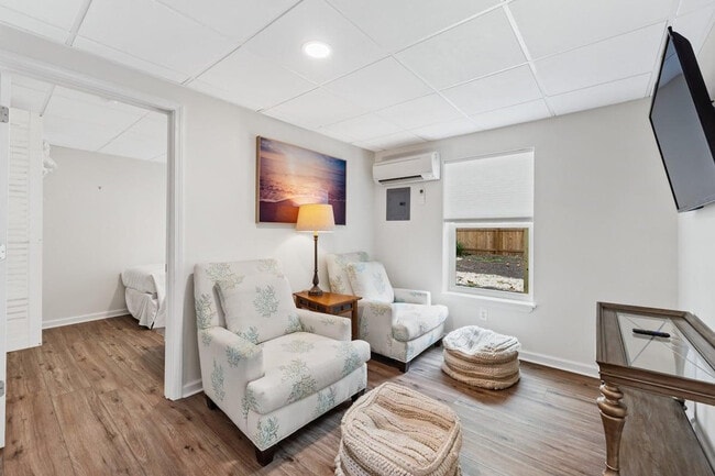 Foto del edificio - 22103 Lakeview Dr