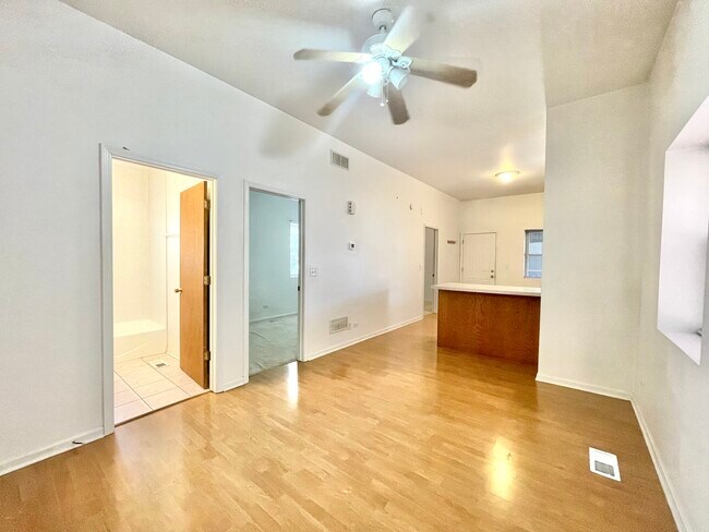 Foto del edificio - 3443 S Union Ave