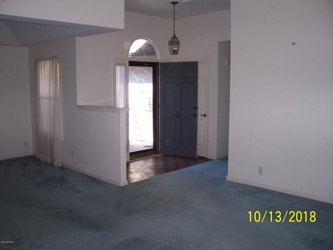 Building Photo - 17 Bayberry Cir