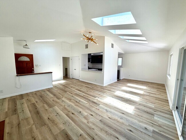 Foto del edificio - Beautiful Newly Renovated 3BD 2BA