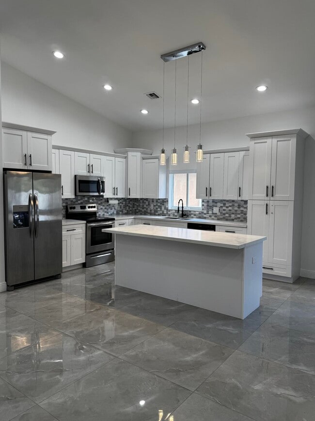 Building Photo - 4522 NW 36th Ct