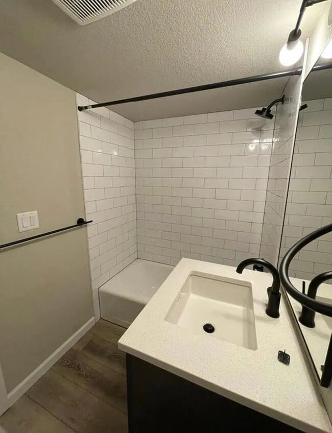 Foto del edificio - 111 S Meldrum St