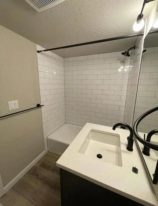 Building Photo - 111 S Meldrum St