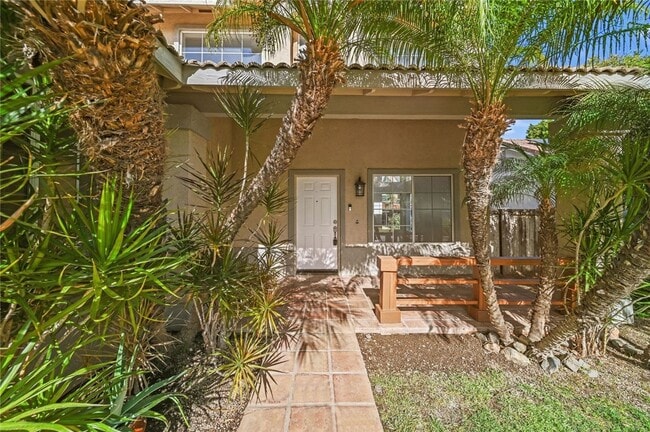 Building Photo - 15154 Biarritz St